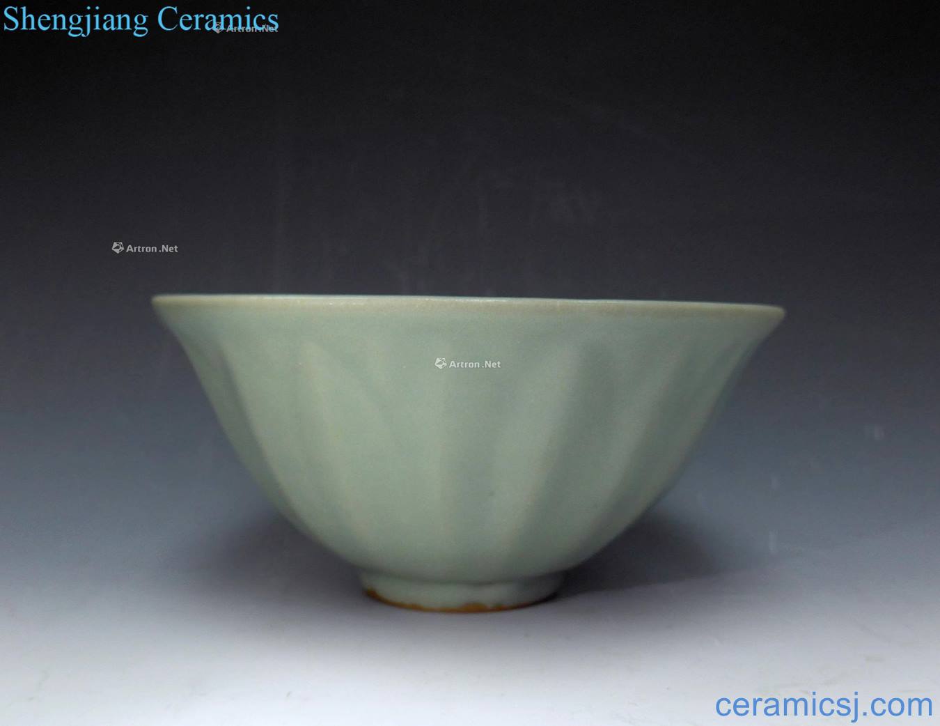 The southern song dynasty Longquan powder violet petals 盌