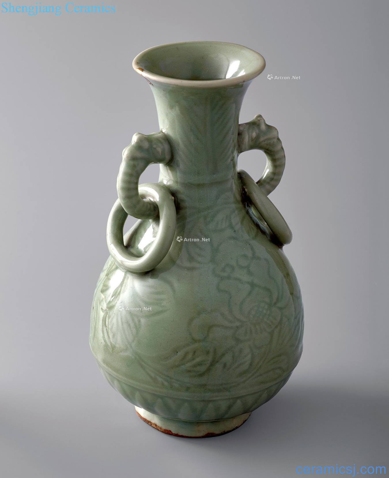 Ming Longquan celadon shallow carved peony grain ears bit ring bottle