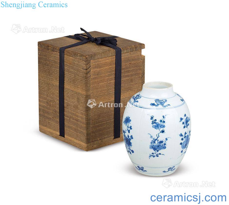 In the qing dynasty Blue and white flower grain melon leng cans