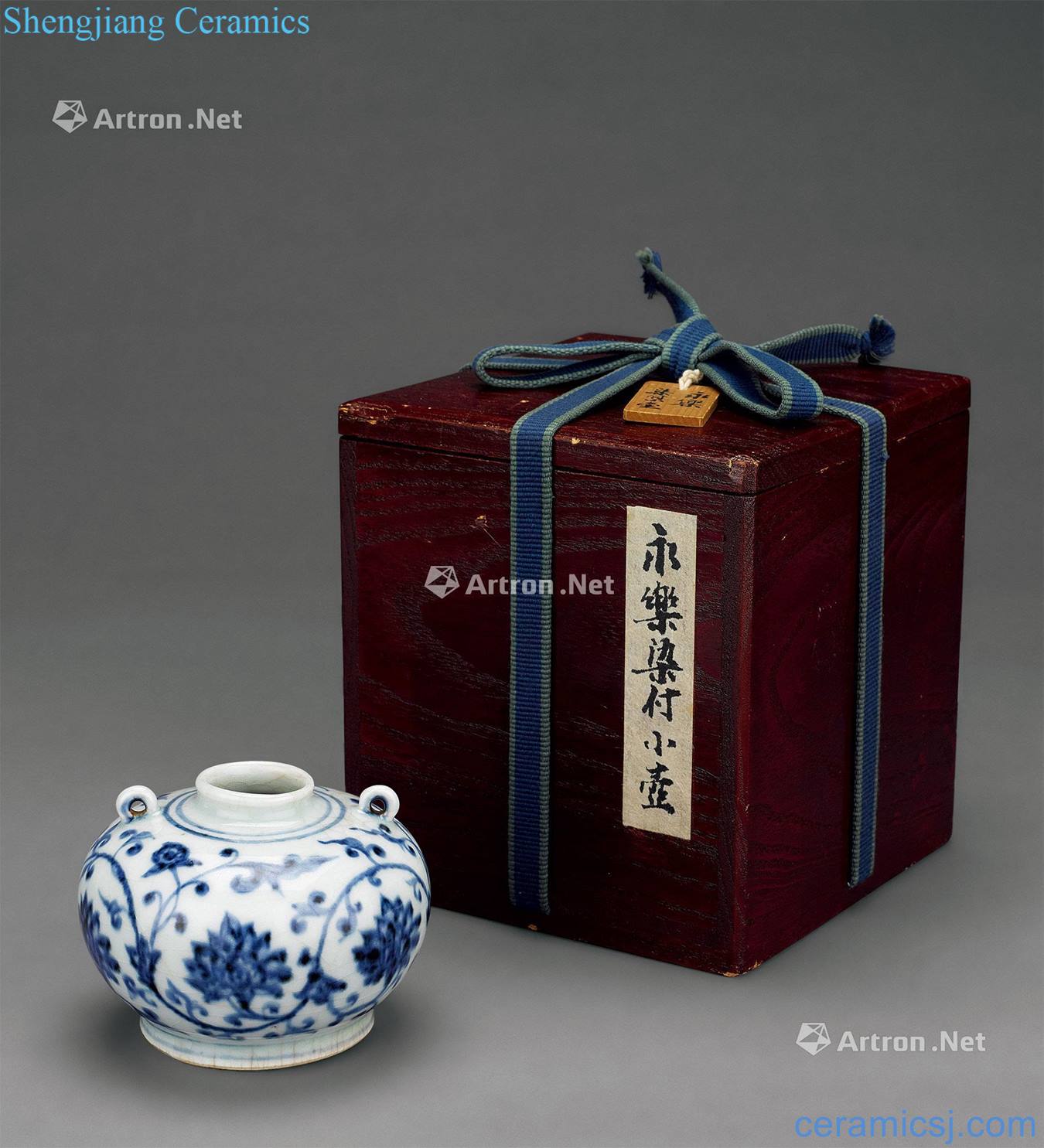 Ming yongle Blue and white lotus flower grain double is a small tank