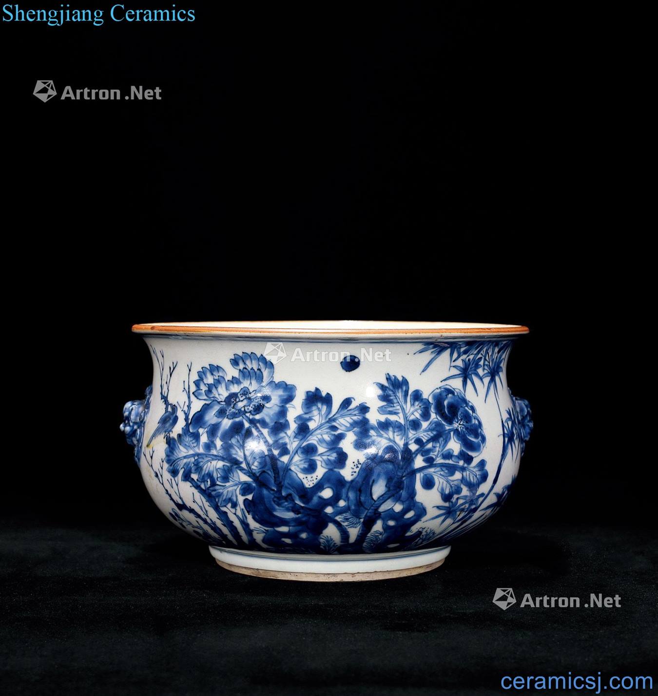 Qing shunzhi Blue and white flower on grain beast ear incense burner