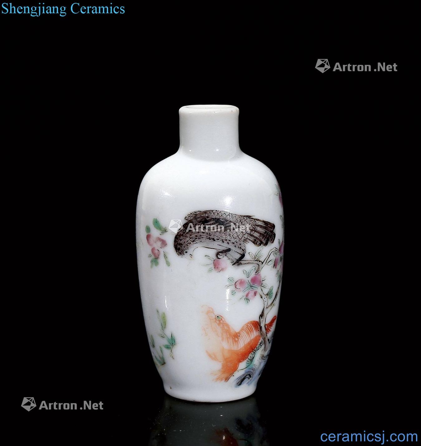 Qing hero powder enamel snuff bottle