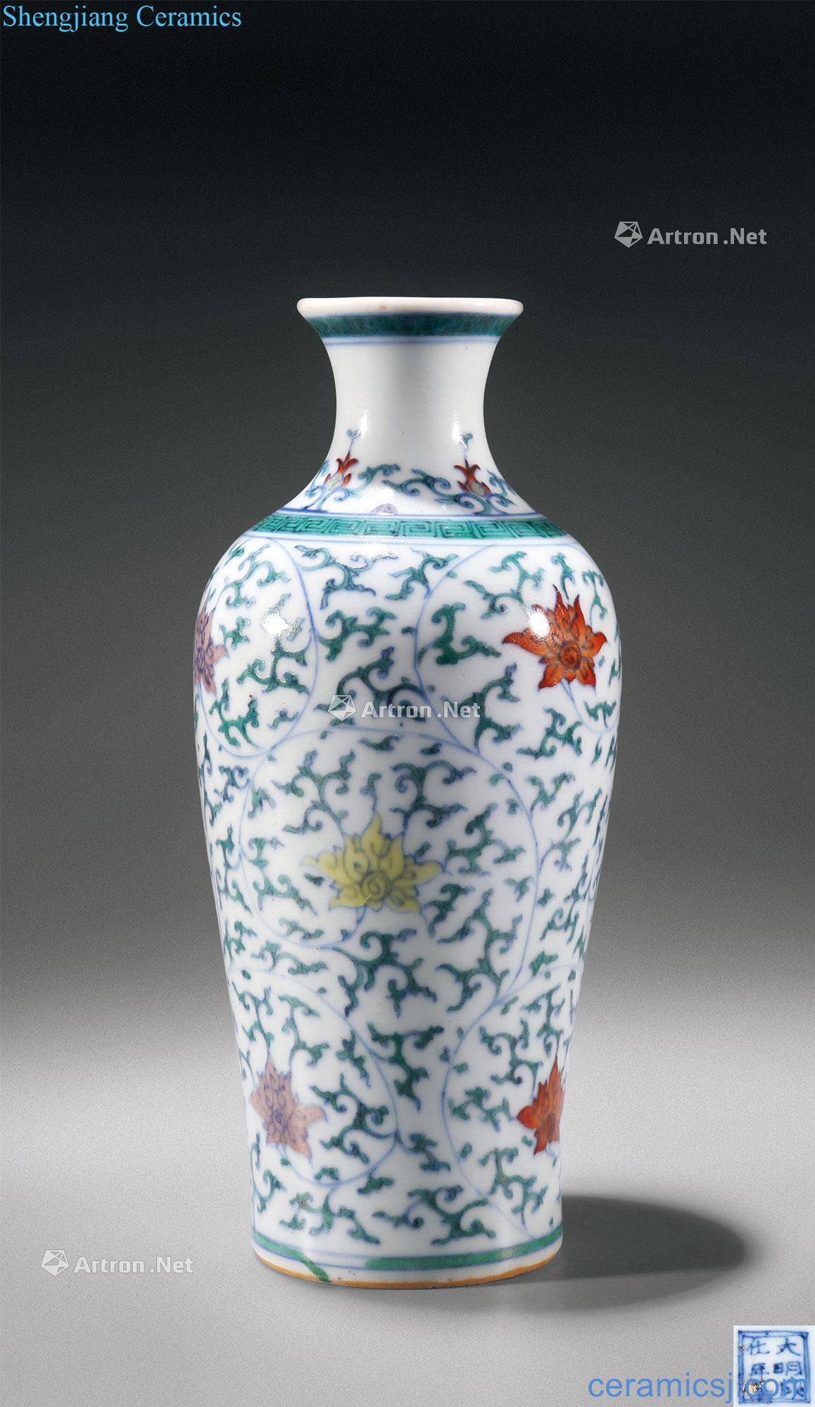 The qing emperor kangxi bucket colors branch lotus mouth bottle