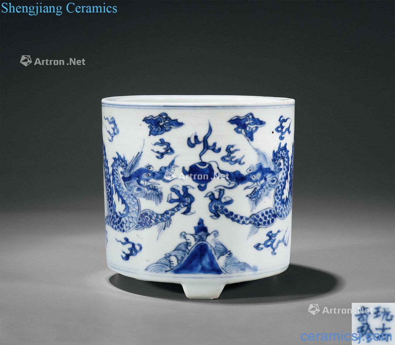 Qing shunzhi Blue and white YunLongWen furnace with three legs