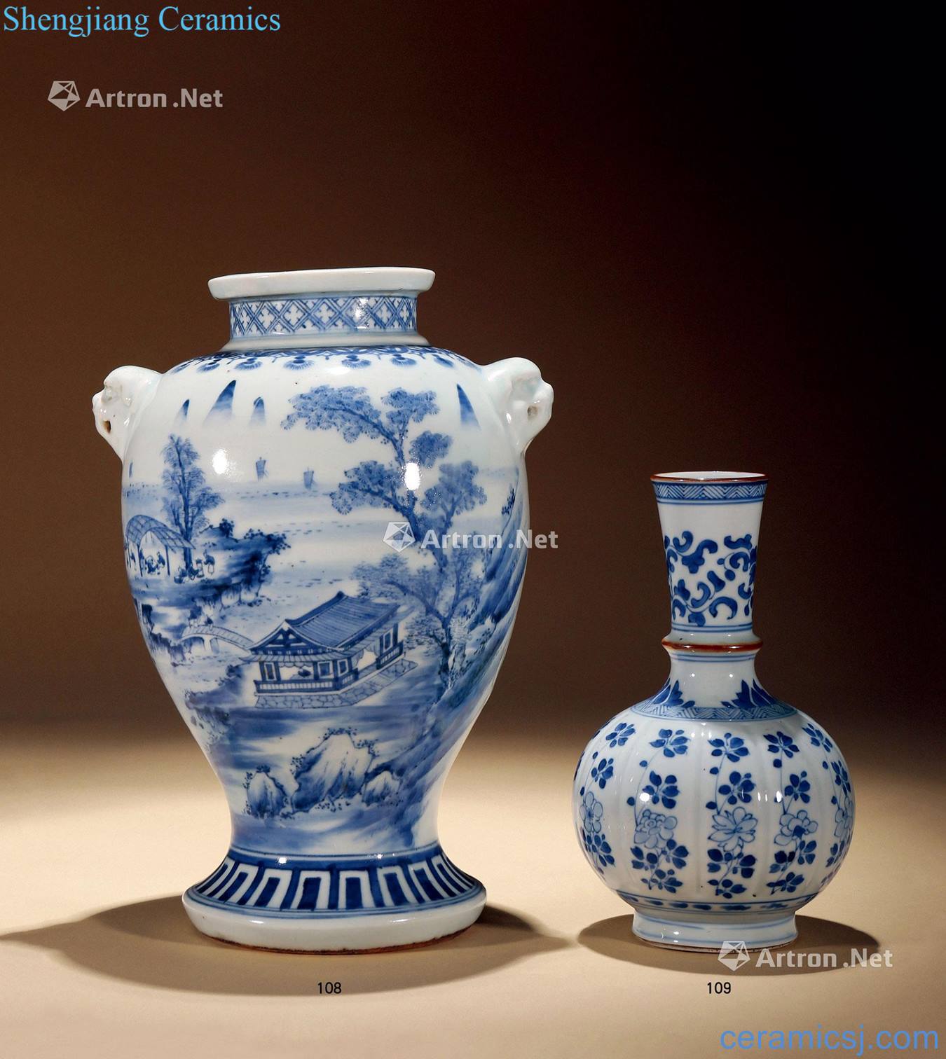 Qing qianlong Blue and white landscape grain shop is the first bottle