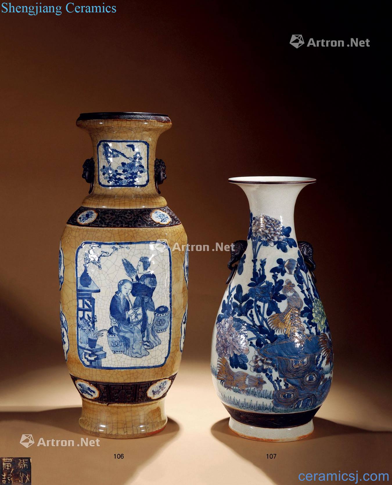 Qing daoguang The elder brother of the glaze clay figure bottles of blue and white herself pipe frame