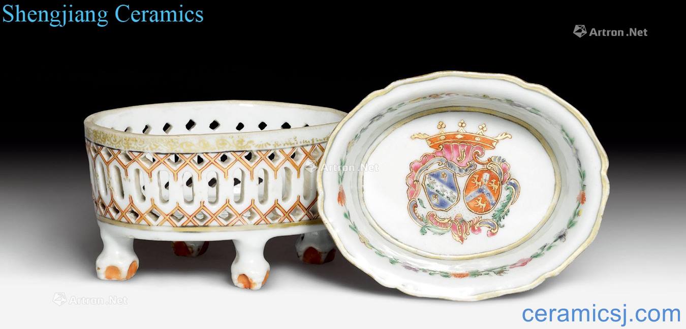 The qianlong emperor kangxi years Porcelain powder enamel badge fuels the European figure four feet