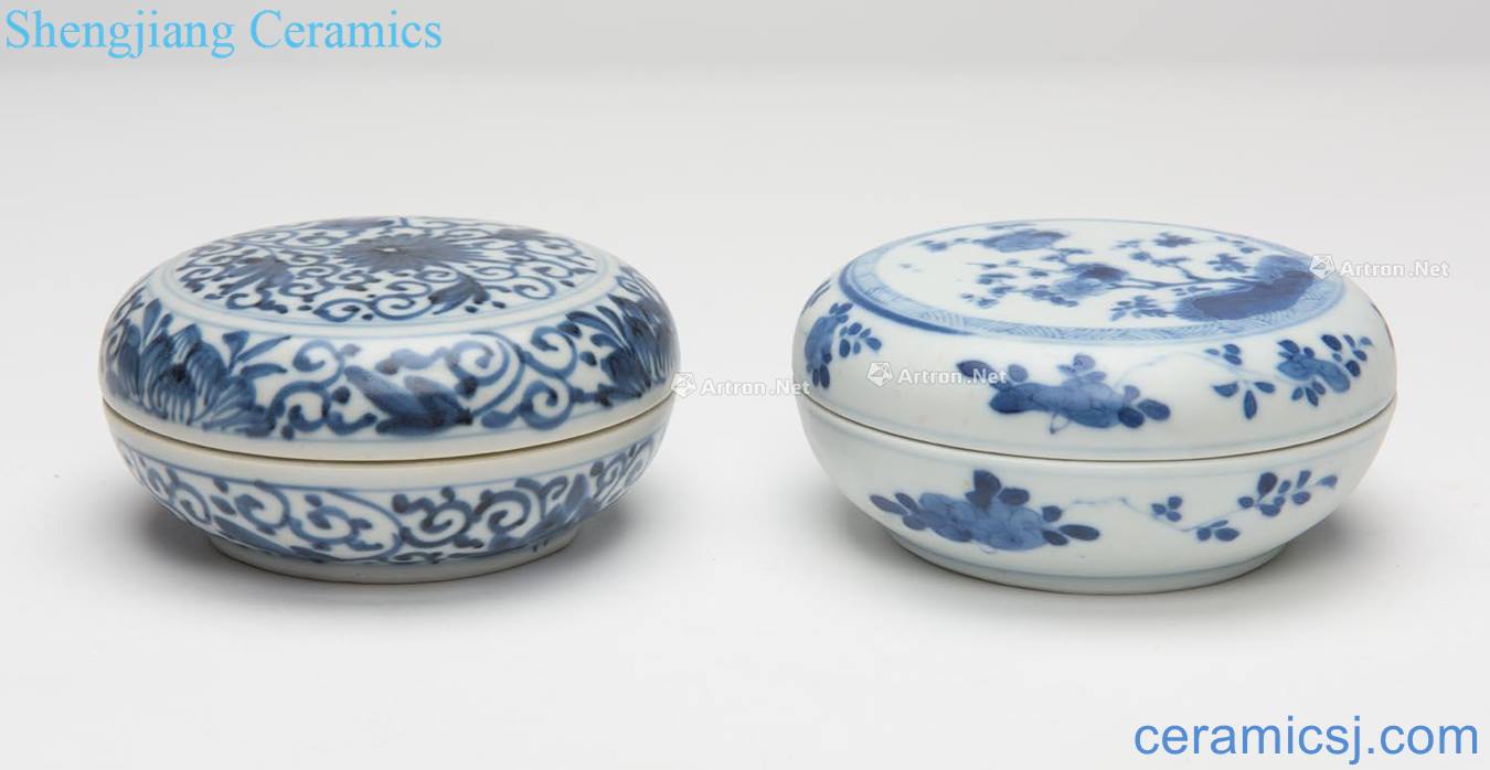 Kangxi about 1670 years Blue and white cover box (two)