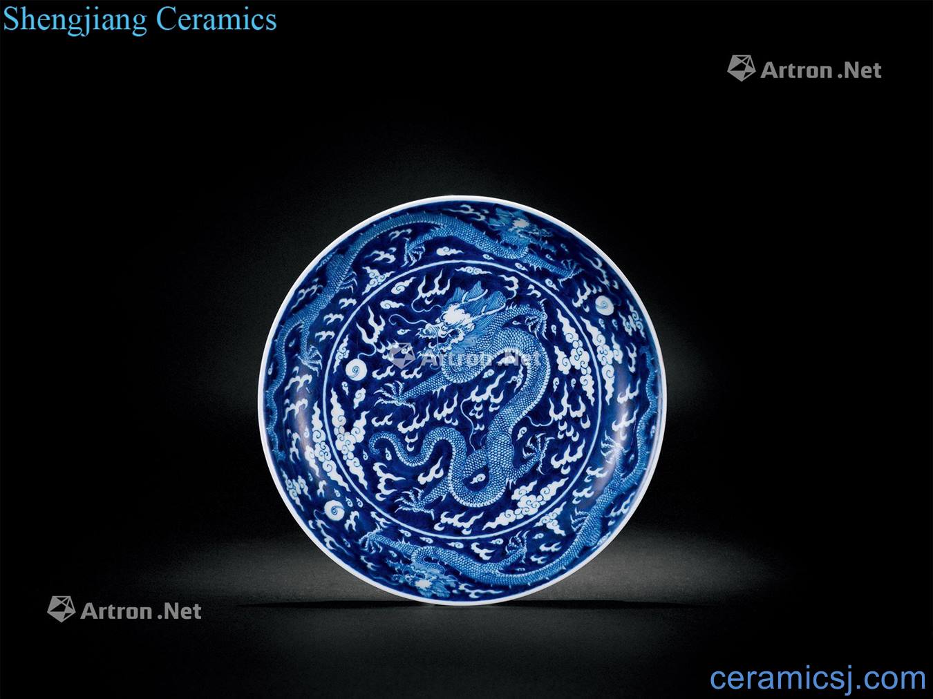 Qing qianlong Blue blue and white dragon pattern plate