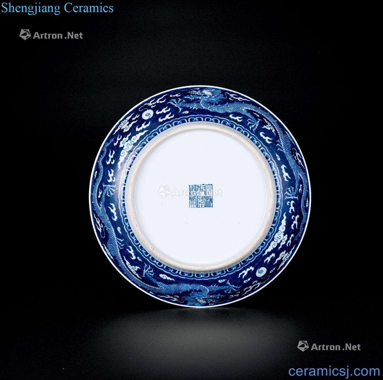 Qing qianlong Blue blue and white dragon pattern plate