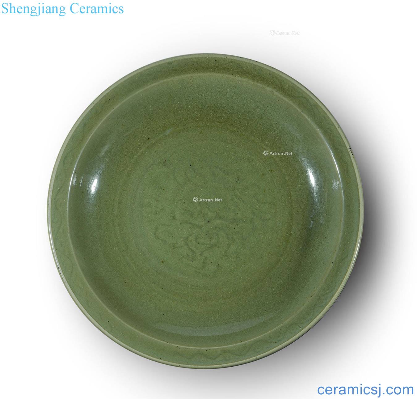 Early Ming dynasty Longquan celadon fold along the carved plate