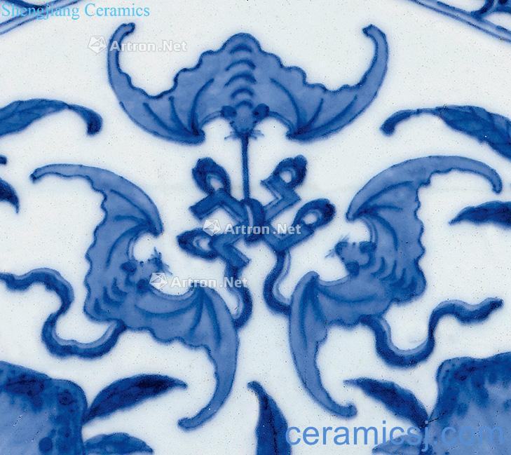 Qing qianlong blue-and-white medallion live lines through the ear and easy bottles