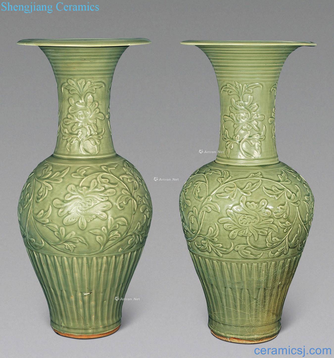 yuan Longquan celadon hand-cut big flower vase with (a)