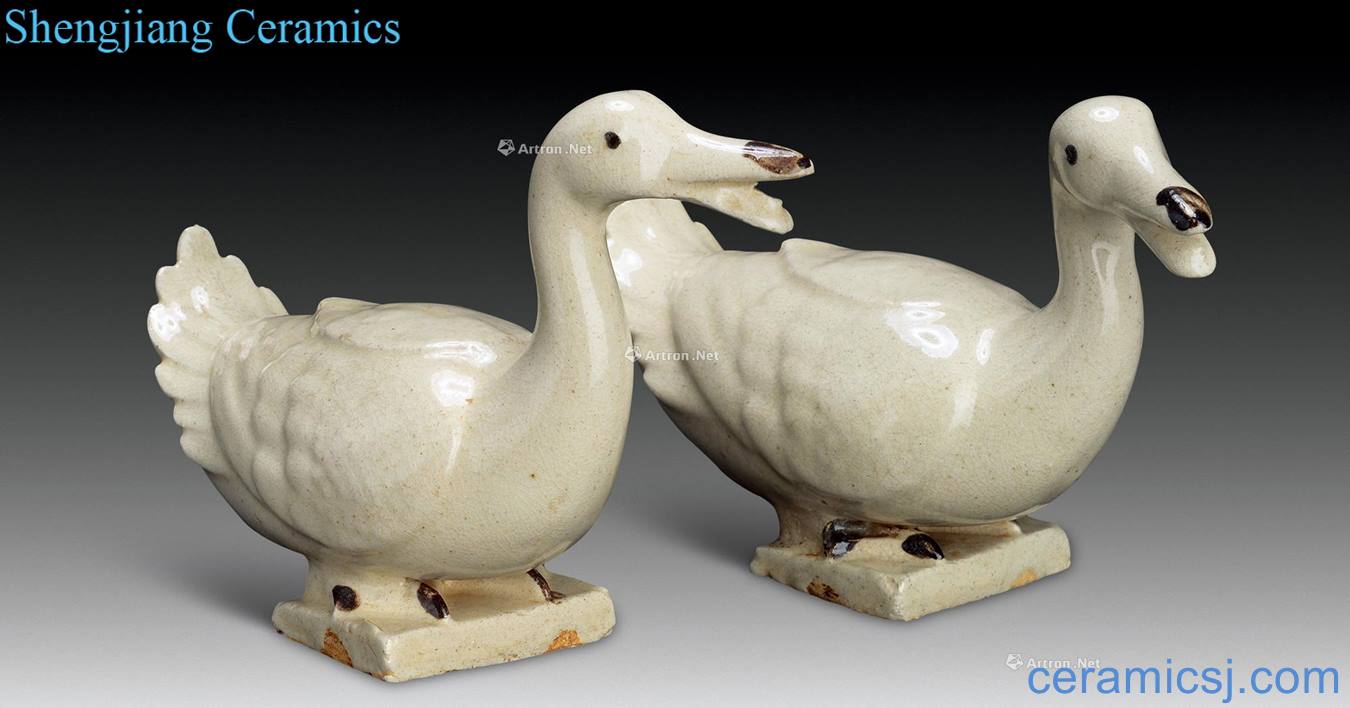 Yuan and Ming duck shape furnishing articles (2) (a)