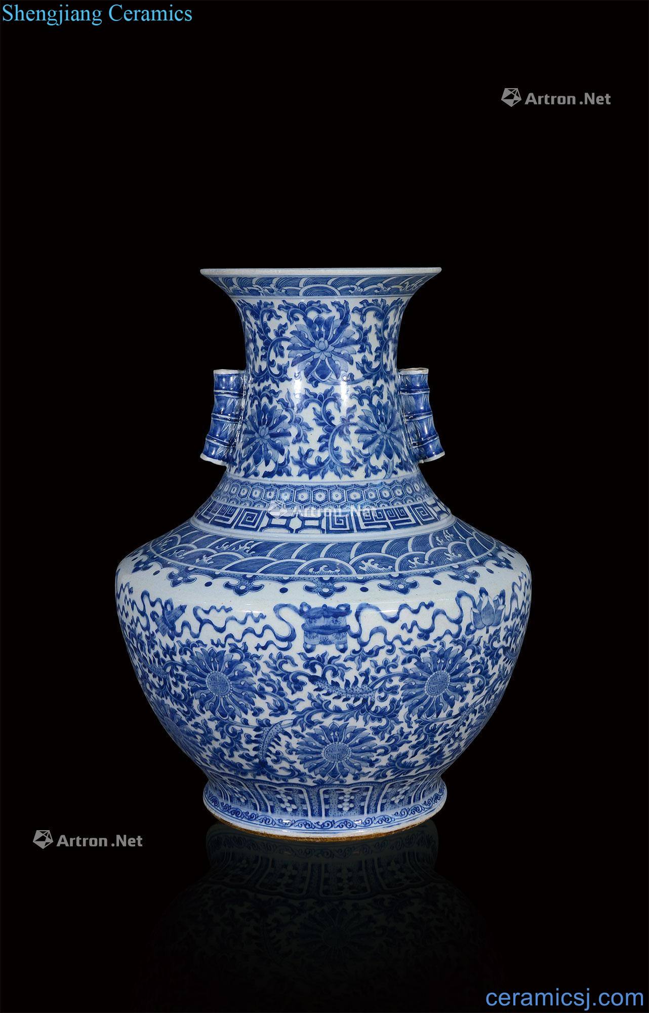 qing Blue and white chrysanthemum petals lines through the ear