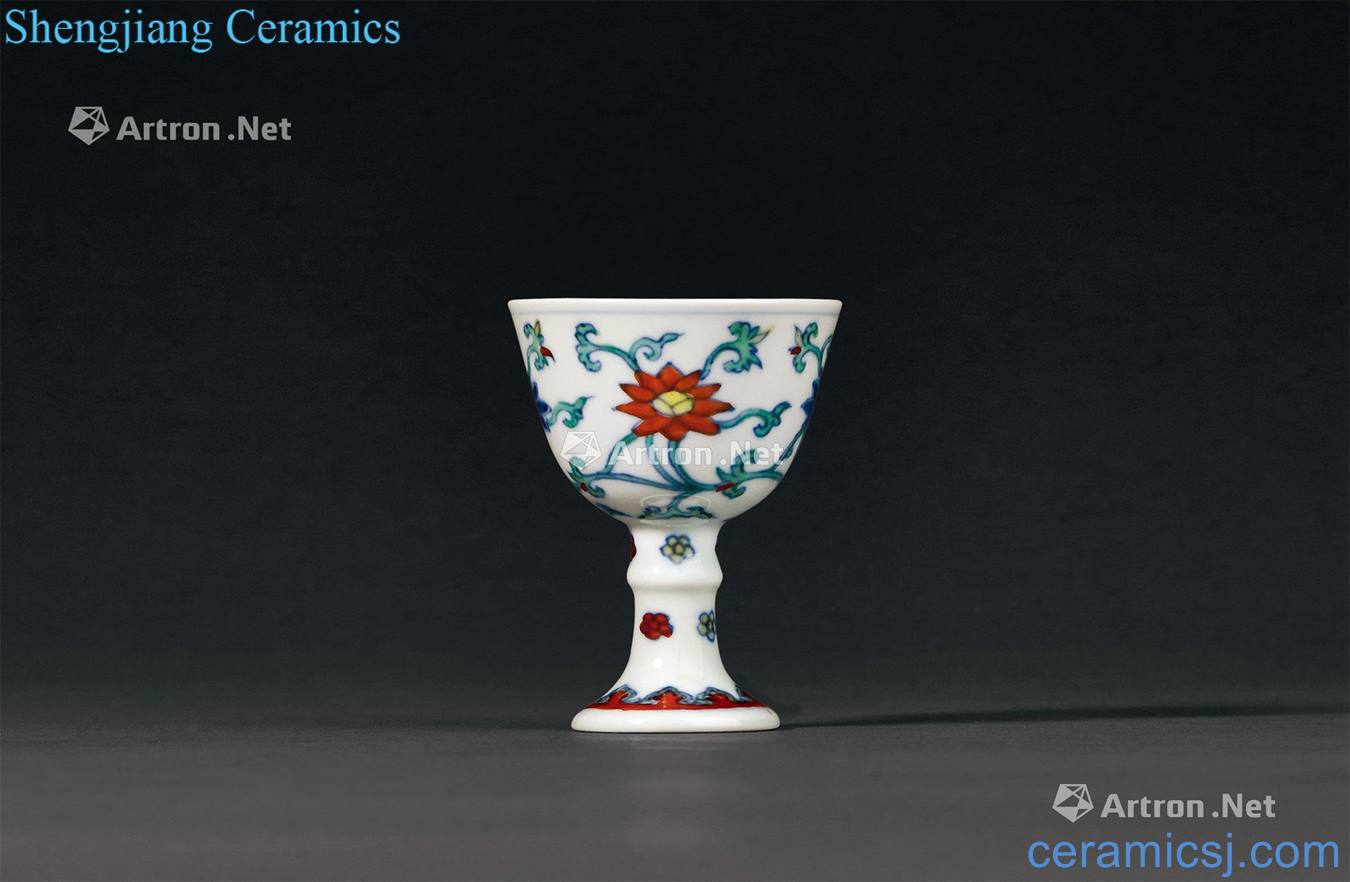 Qing yongzheng bucket color lotus flower small grain footed cup