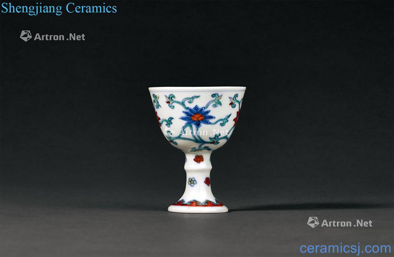 Qing yongzheng bucket color lotus flower small grain footed cup