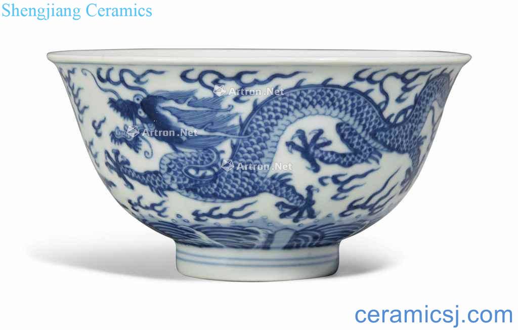 Qianlong period (1736-1795), A SMALL BLUE AND WHITE "DRAGON" to use