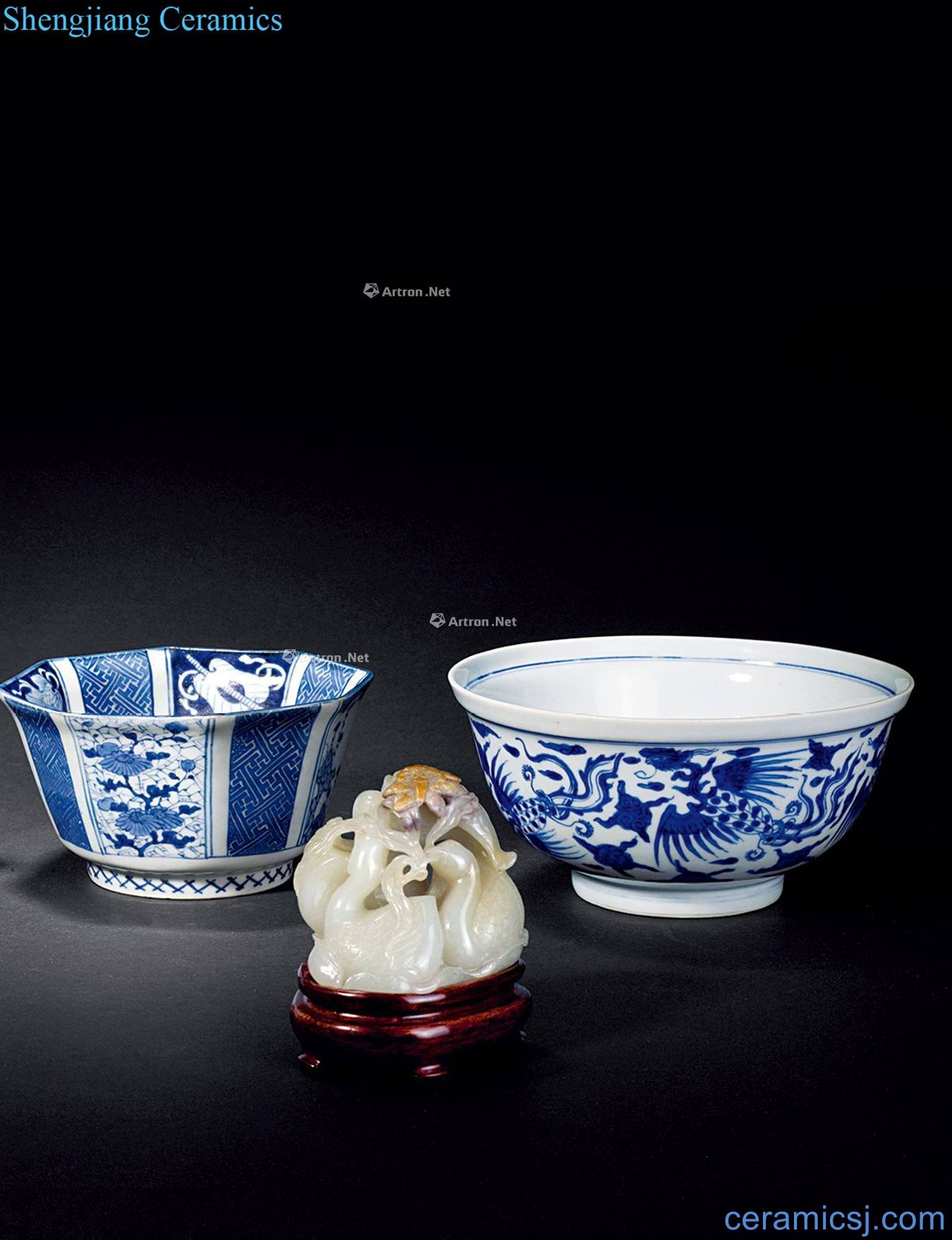 Qing dynasty blue and white flower grain anise bowl
