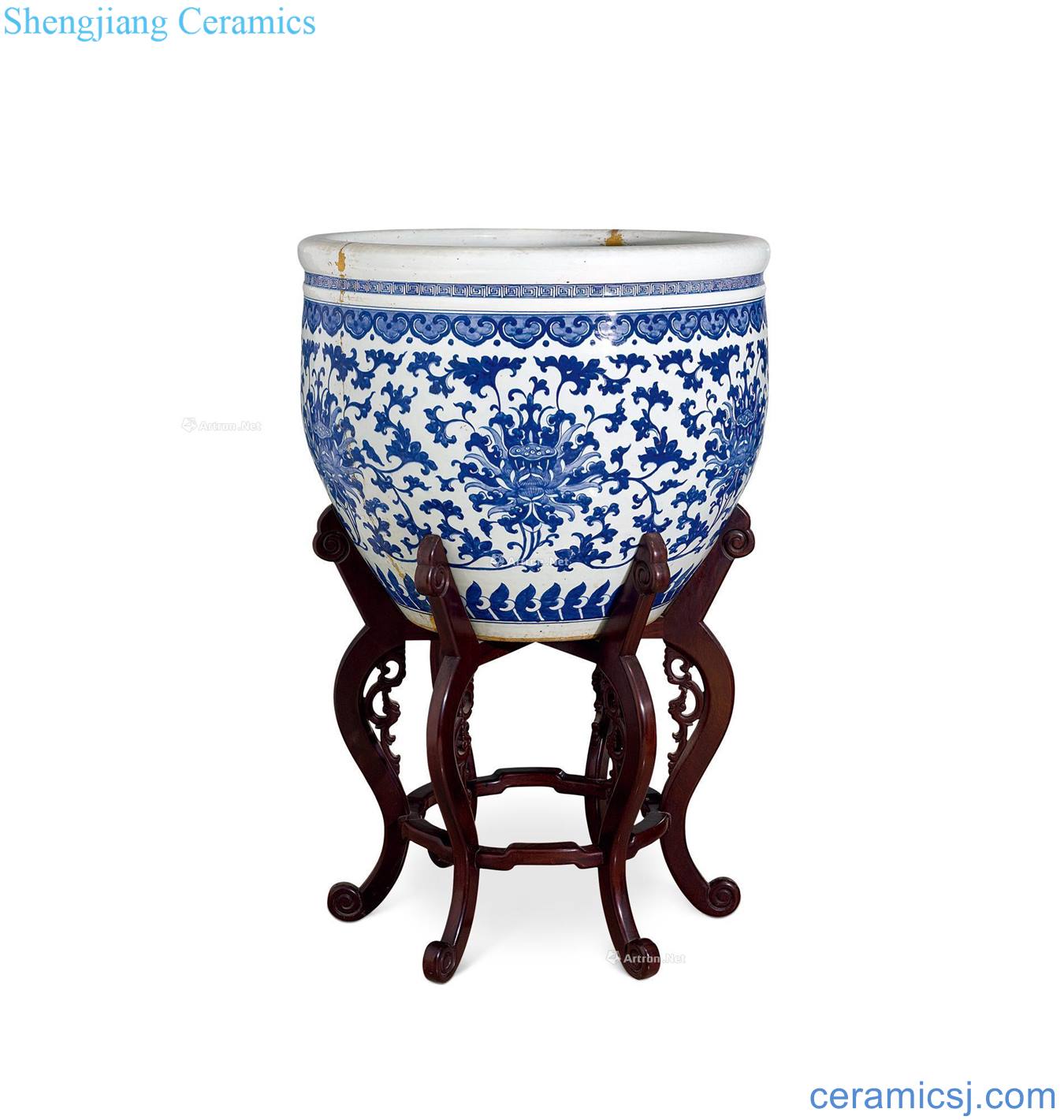 Qing qianlong Blue and white flower print cylinder