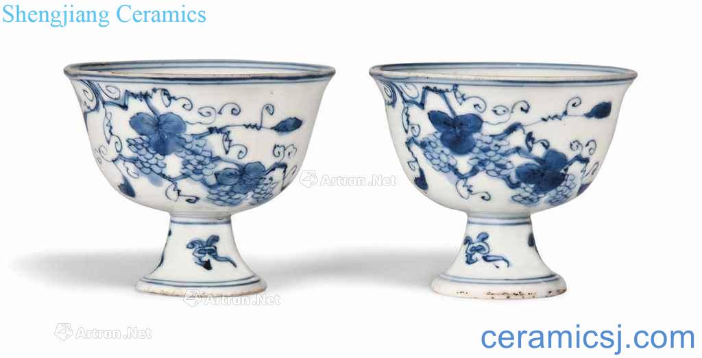 Wanli period (1573-1619), A PAIR OF BLUE AND WHITE STEM CUPS