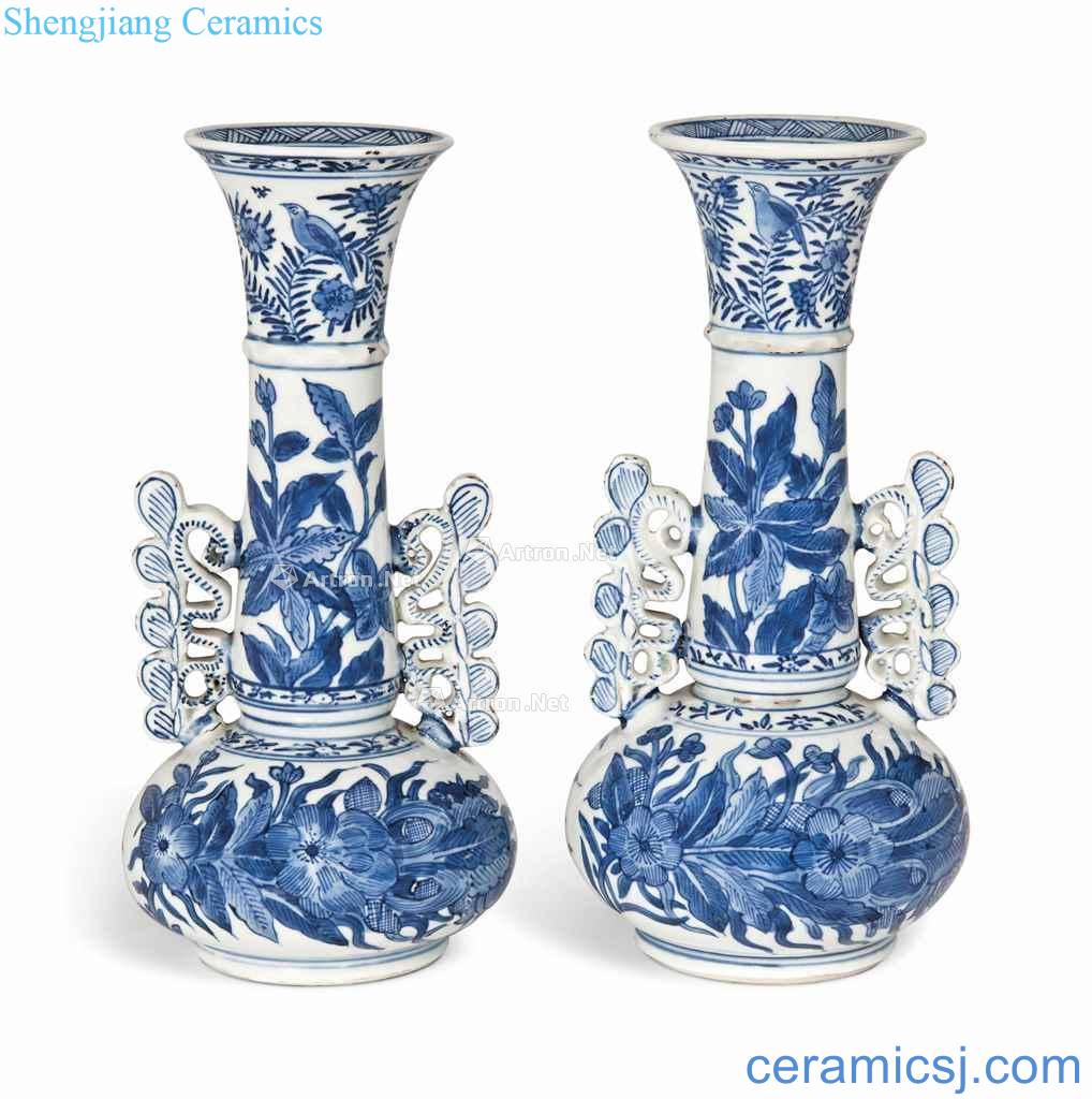 Kangxi (1662-1722), A PAIR OF BLUE AND WHITE VASES