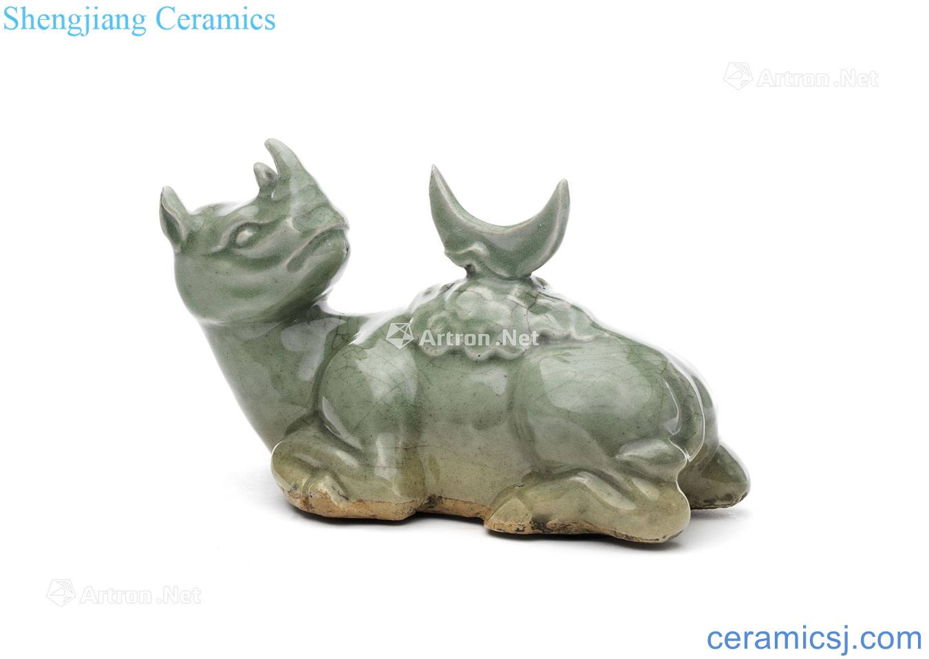 The 16th century Longquan green glaze rhinoceros full moon furnishing articles