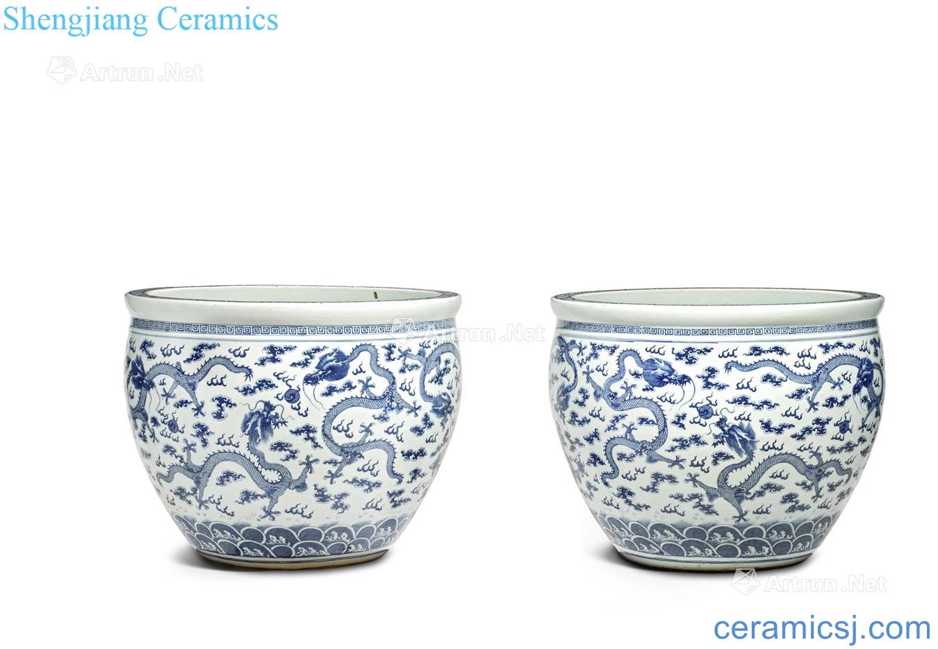 In the 19th century Blue and white play pearl grain VAT (pair), Kowloon