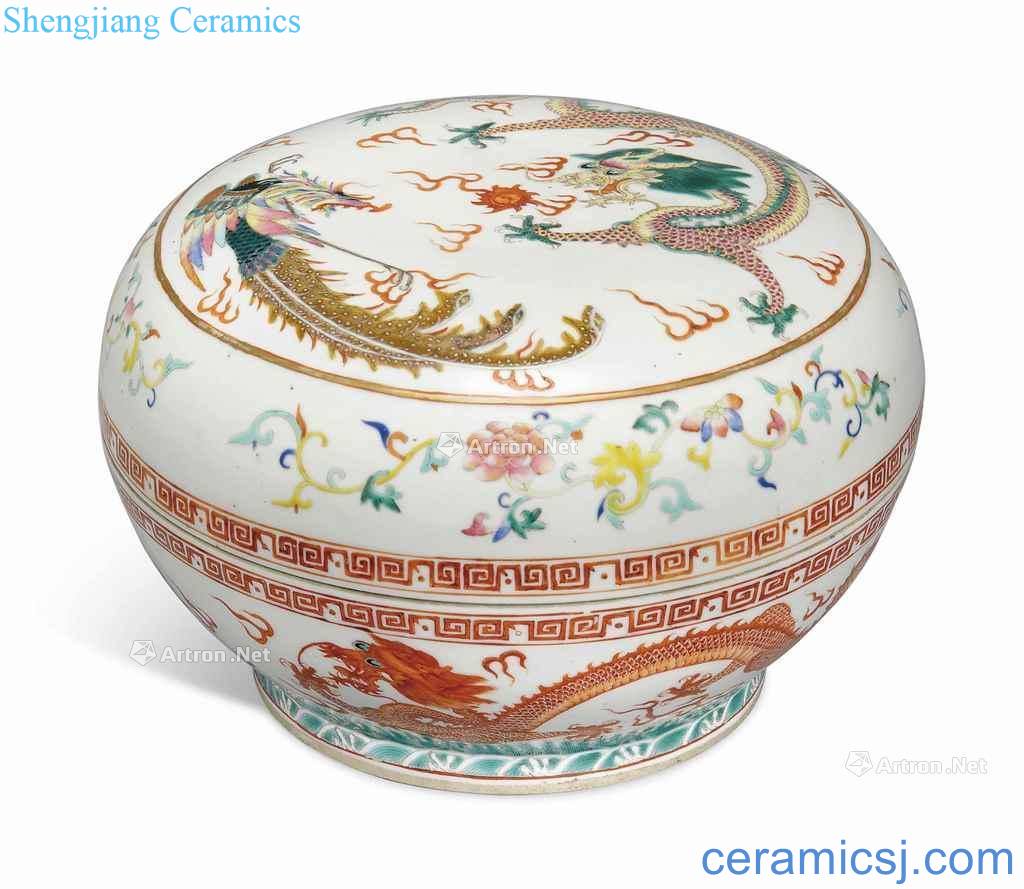 Guangxu period (1875-1908), A FAMILLE ROSE "DRAGON AND PHOENIX 'CIRCULAR BOX AND COVER