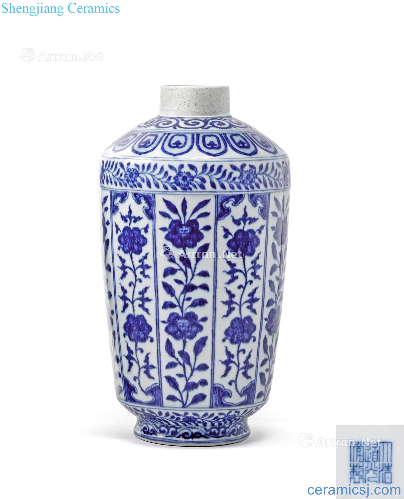 Qing daoguang Blue and white flower grain pu mallet bottle