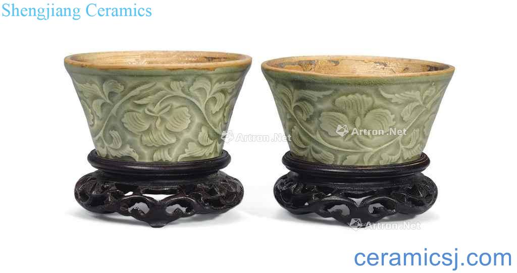 The song dynasty (960 ~ 1279) A PAIR OF CARVED CELADON - GLAZED YAOZHOU COVERS