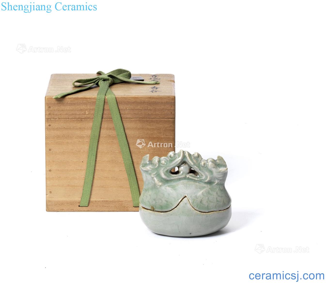 The 16th century Longquan green glaze ssangyong bit bead box