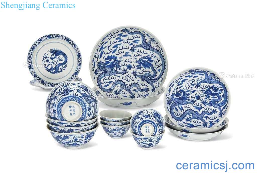 From 1662 to 1722, 1875 ~ 1662 SIXTEEN BLUE AND WHITE 'DRAGON' BOWLS AND DISHES