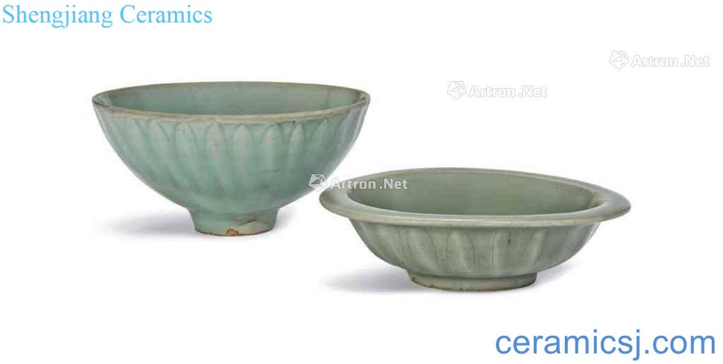 The song dynasty (960 ~ 1279) A SMALL CELADON - GLAZED DISH AND A SMALL CELADON - GLAZED BOWL