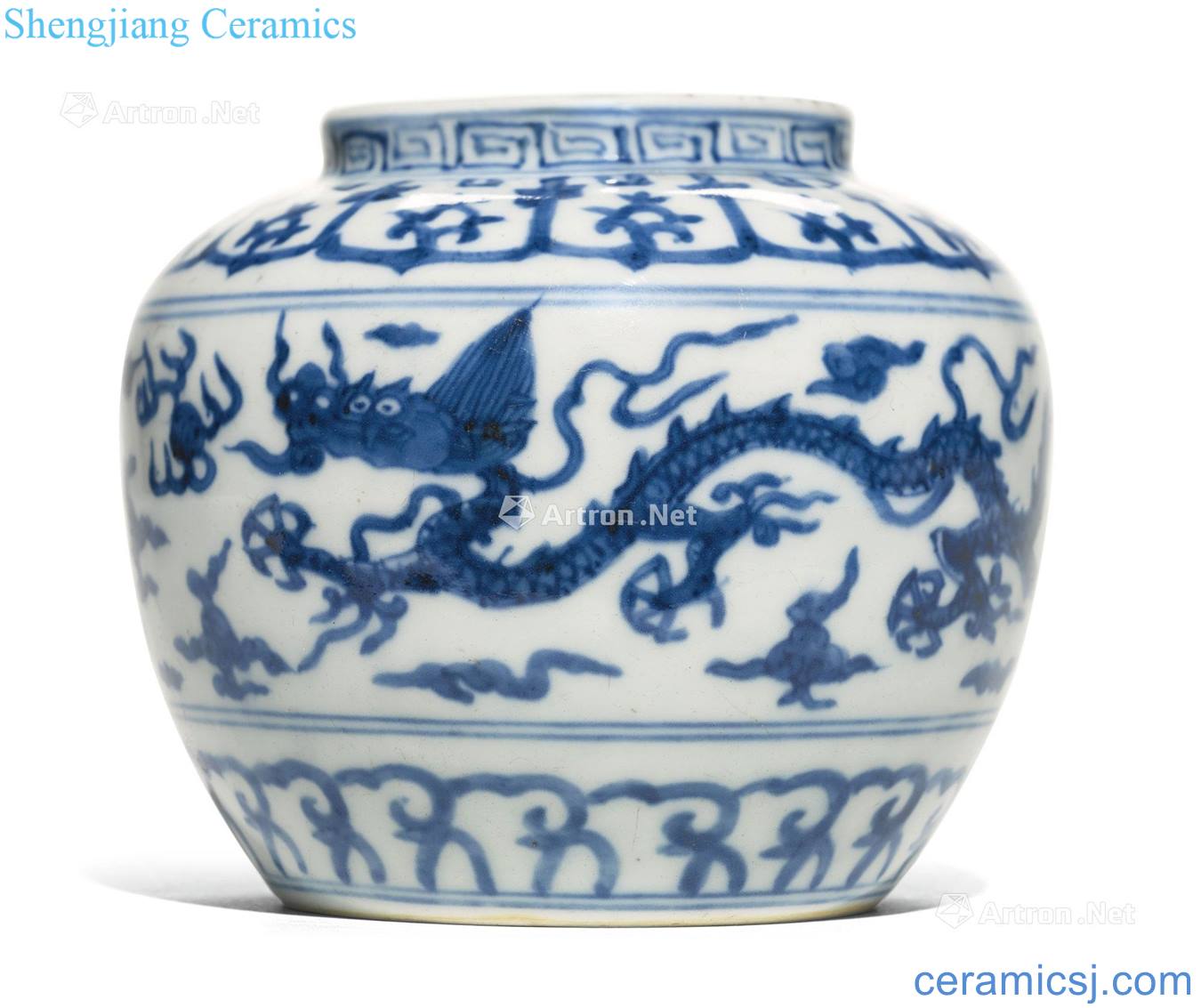Ming jiajing Blue and white wear cloud flying grain tank