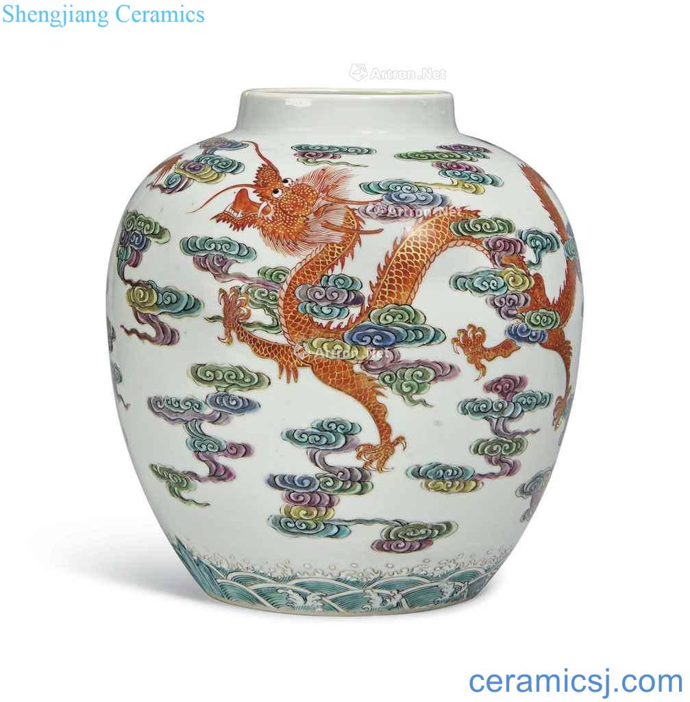 Qing jiaqing (1796 ~ 1820) A FAMILLE ROSE 'DRAGON' JAR