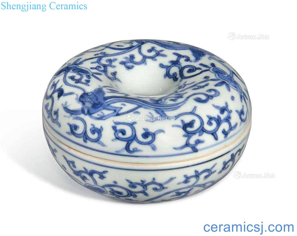 The late 17th century A BLUE AND WHITE CIRCULAR 'DRAGON' BOX AND COVER