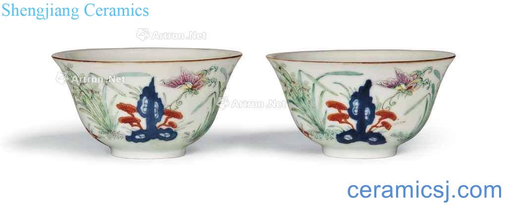 In the 19th century A PAIR OF FAMILLE ROSE BOWLS