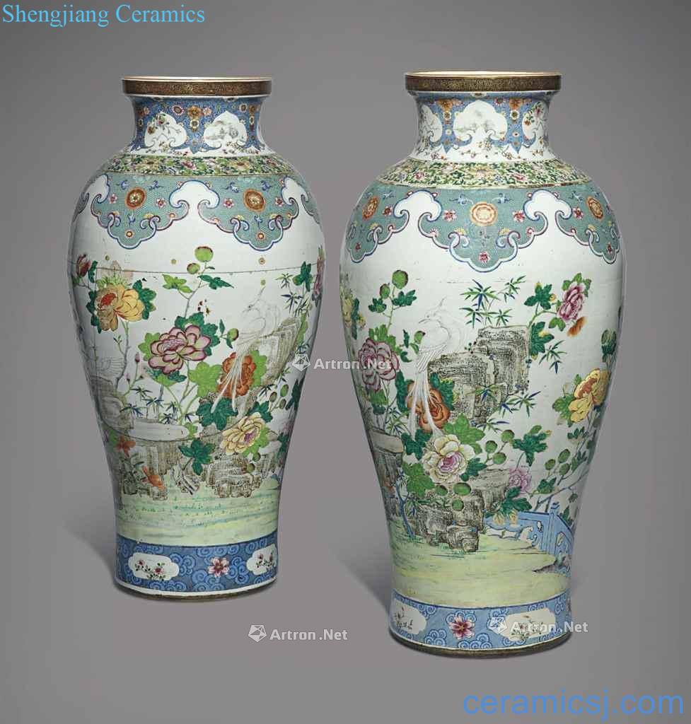 Yongzheng period - the early qianlong, about 1730-1740 - A PAIR OF FAMILLE ROSE 'as' VASES