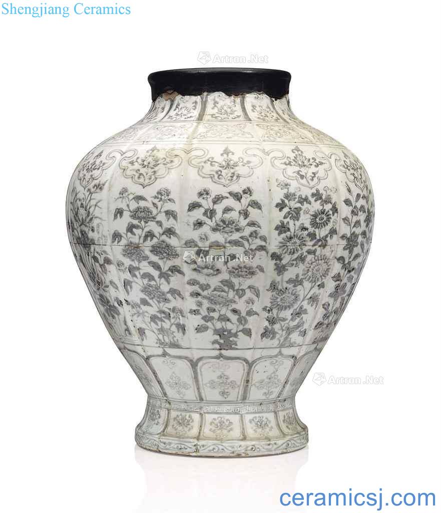 Hongwu period (1368-1398), AN IMPORTANT, VERY RARE AND LARGE EARLY MING - RED - DECORATED JAR cooper, GUAN