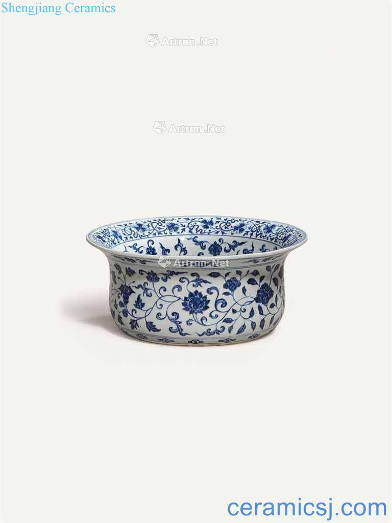 Yongle period (1403-1424), A VERY RARE AND FINELY made MING BLUE AND WHITE BASIN