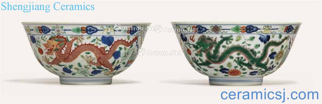 A PAIR OF WUCAI 'DRAGON AND PHOENIX' BOWLS