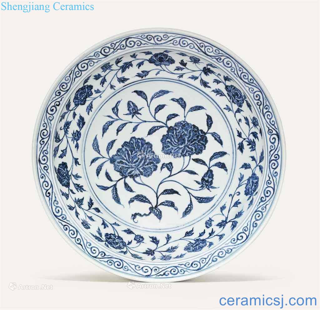 Yongle period (1403-1425), A LARGE RARE EARLY MING BLUE AND WHITE "PEONY" DISH