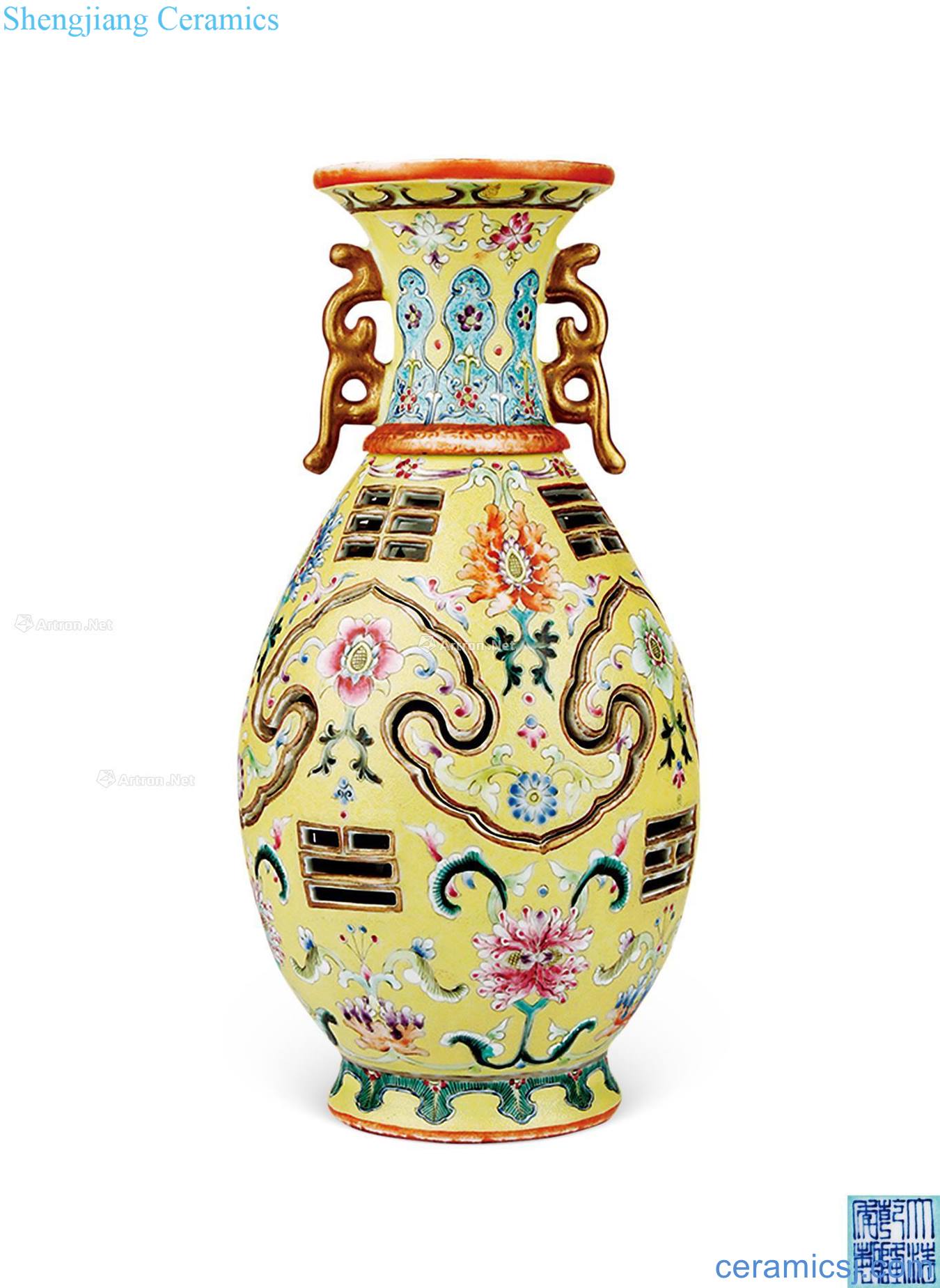 Qing qianlong pastel embossing branch flowers turn heart this bottle