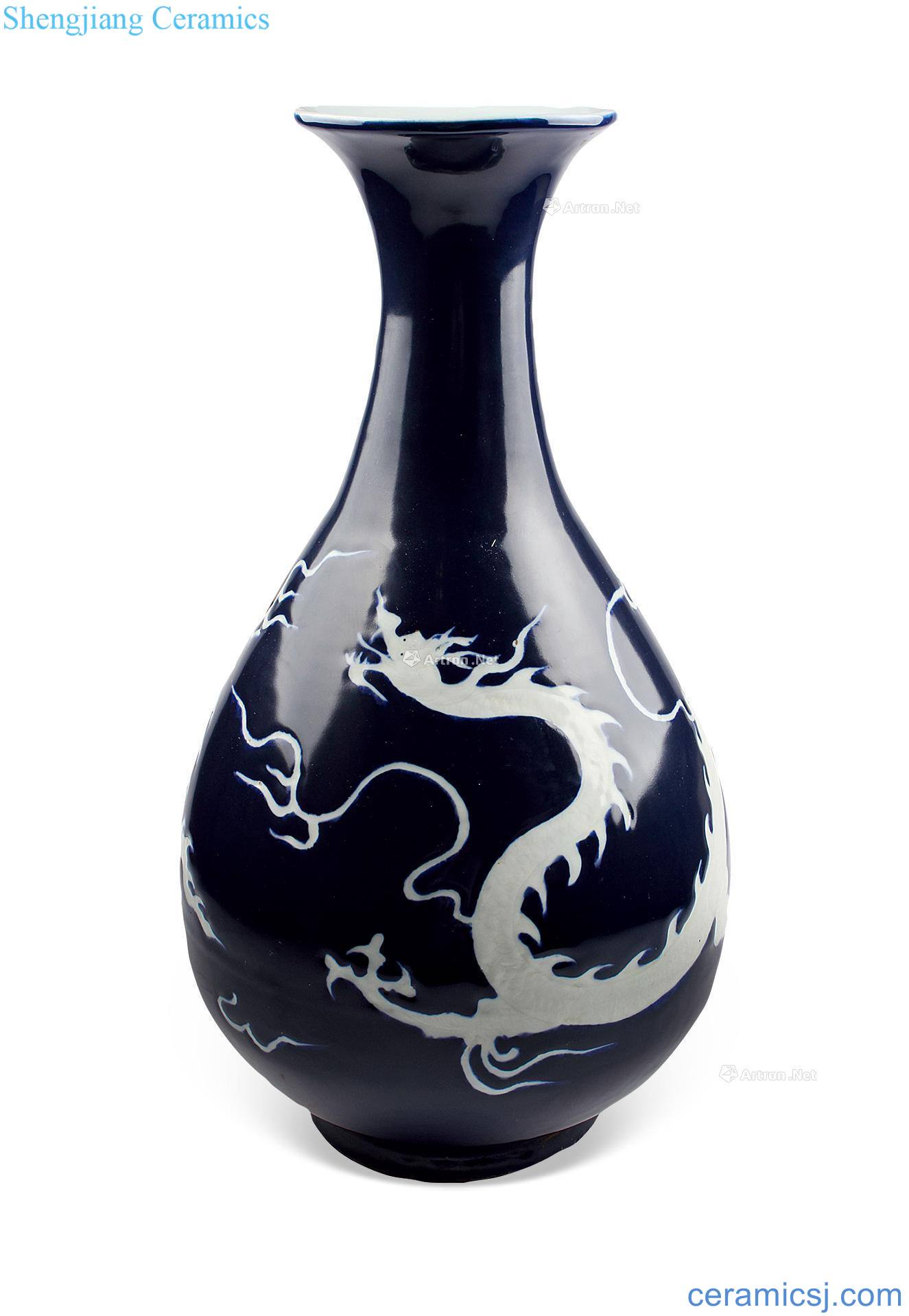 The yuan dynasty The blue glaze white dragon grain okho spring bottle