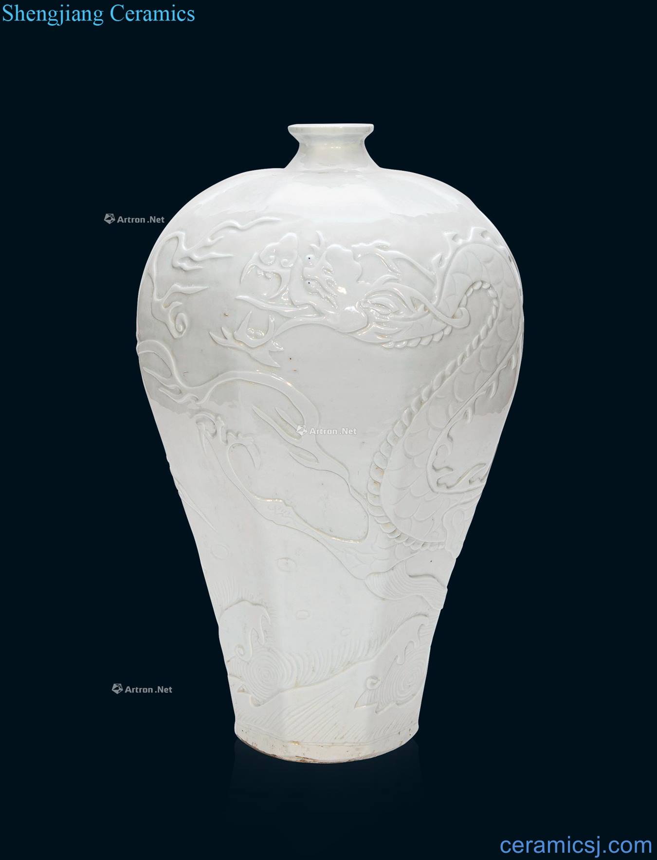 The yuan dynasty Pivot mansion glaze anaglyph dragon words plum bottle