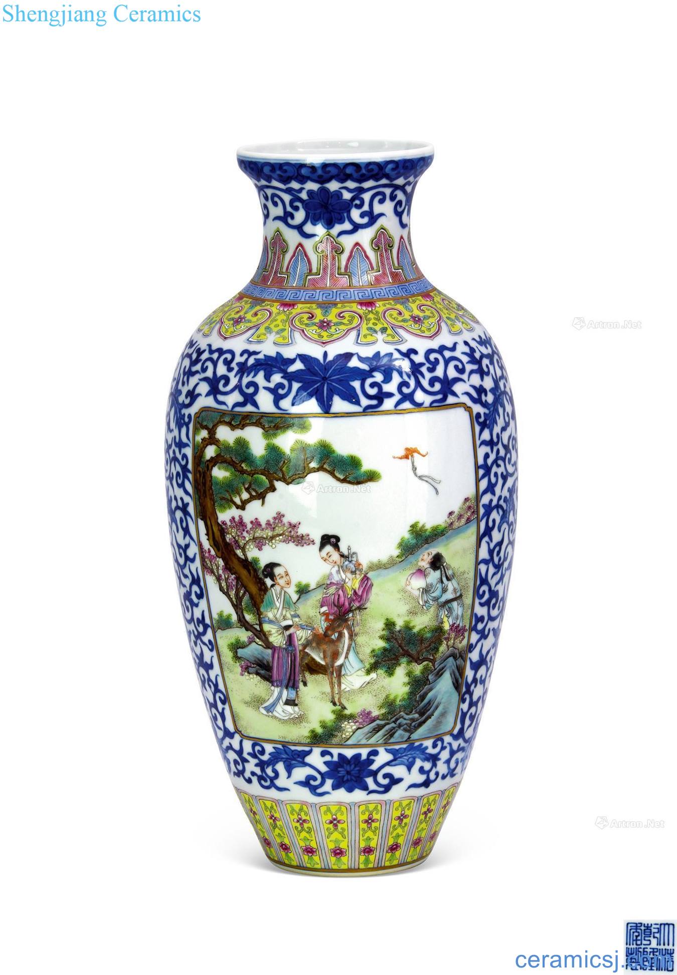 Qing qianlong porcelain enamel medallion goddess of mercy bottle