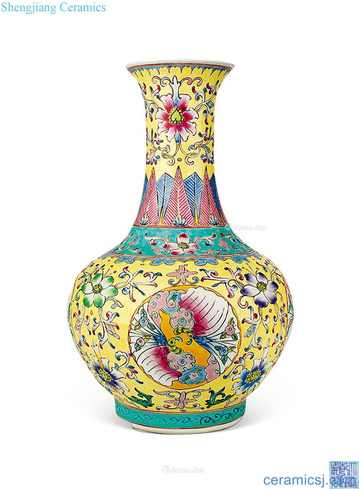 Qing qianlong pastel medallion around branch flowers mouth bottle