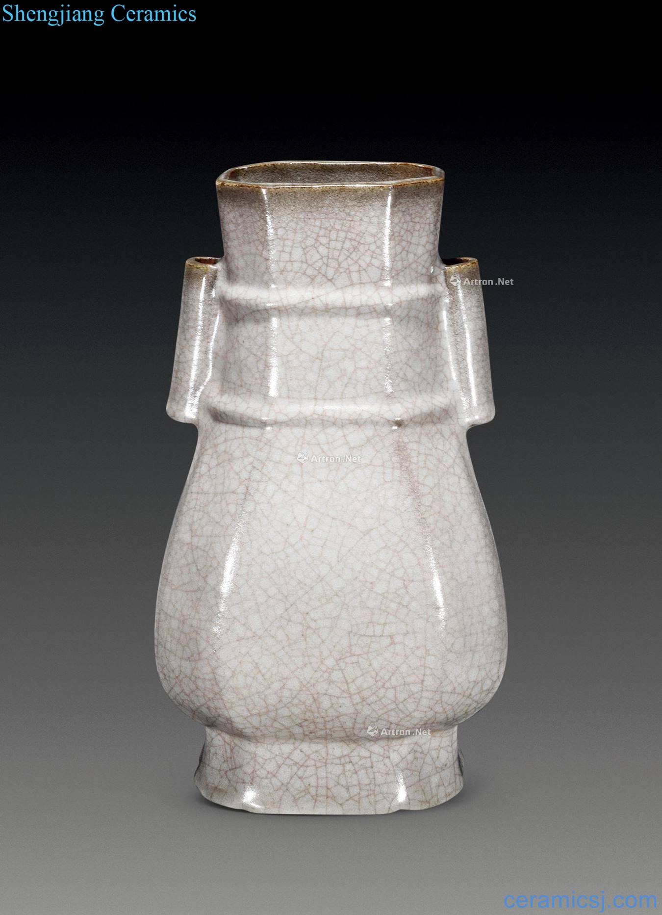 Elder brother of the song dynasty kiln penetration ears he wears Fang Bian bottle