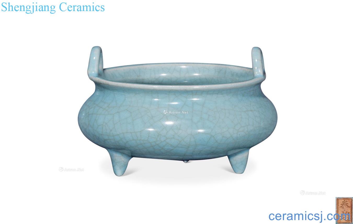 Northern song dynasty Your porcelain azure glaze ears furnace with three legs